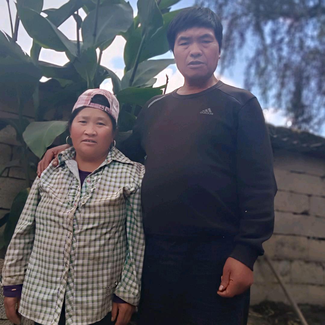老肖夫妇(两个老顽童）养羊为生