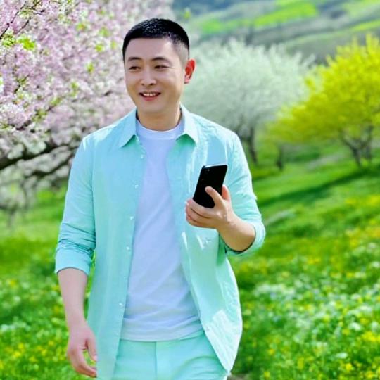 假装开心