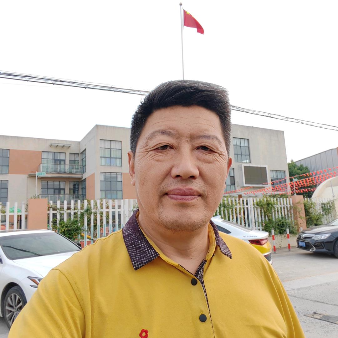 曹军橱窗百货小商品