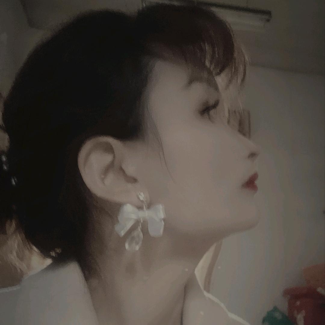 (๑•̌.优雅•̑๑)🎶