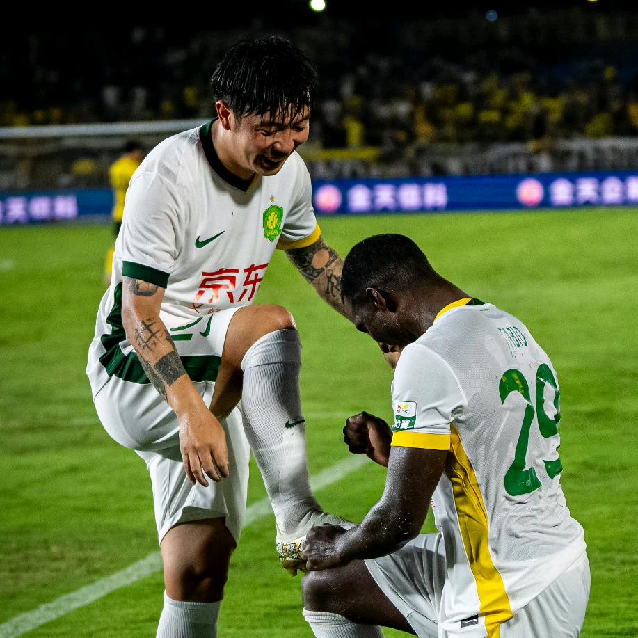 冷不丁梆梆就两拳