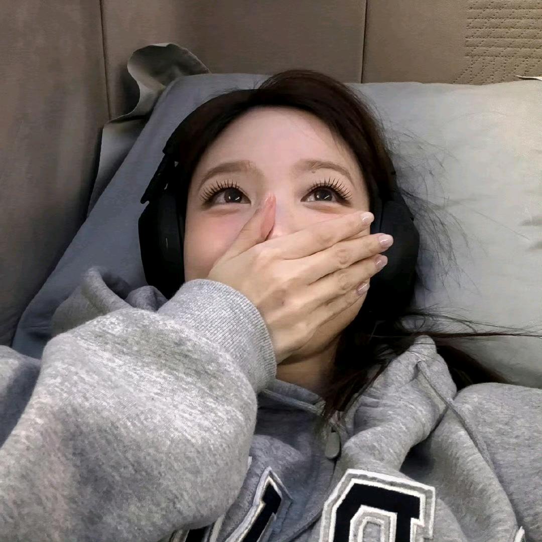 欲听江畔落雨响