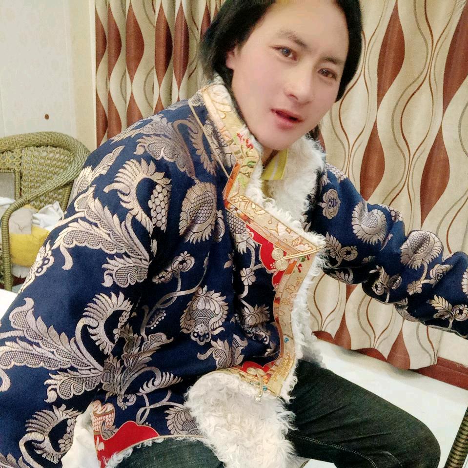 藏族男孩。
