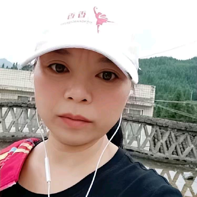 曳舞秋玥
