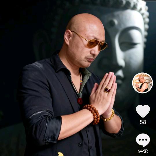 光头军哥（张村建军灯具装璜总汇）