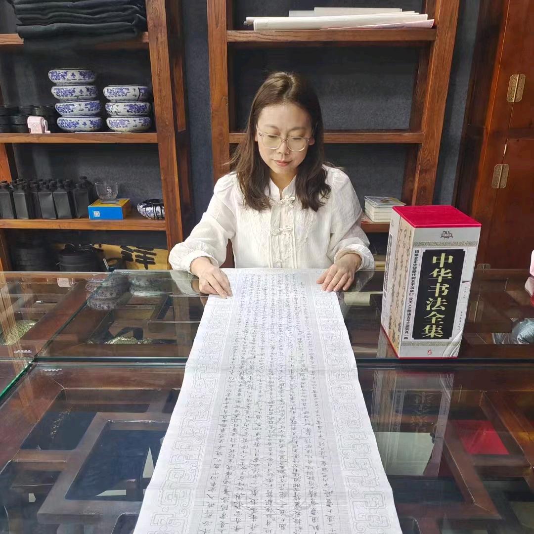 平陆教写字的桃子老师