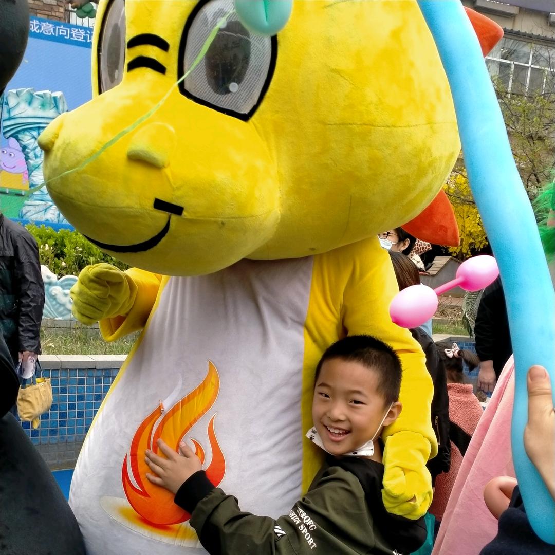 努力工作，笑看人生