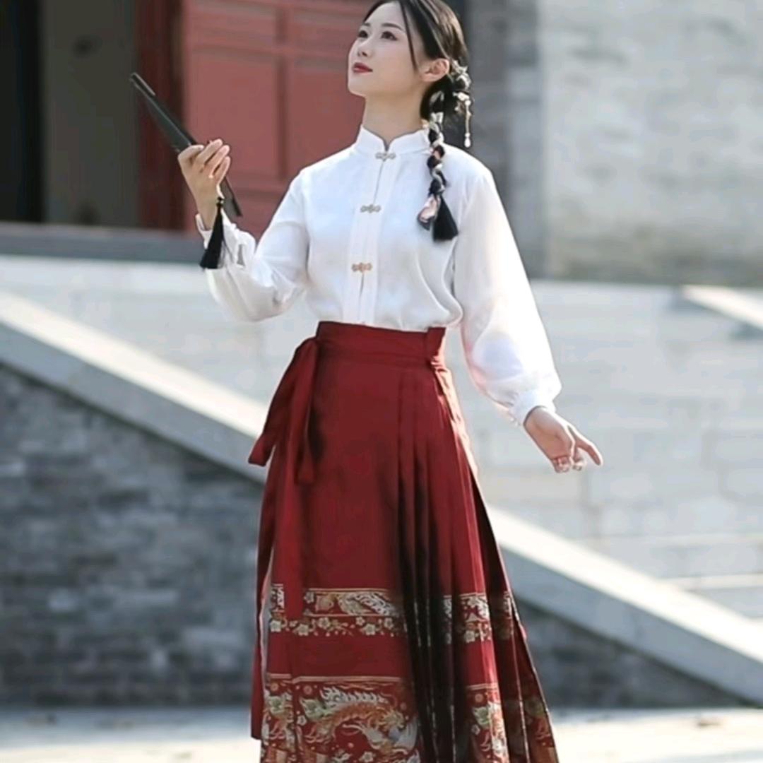 青岛隆盈服装压褶