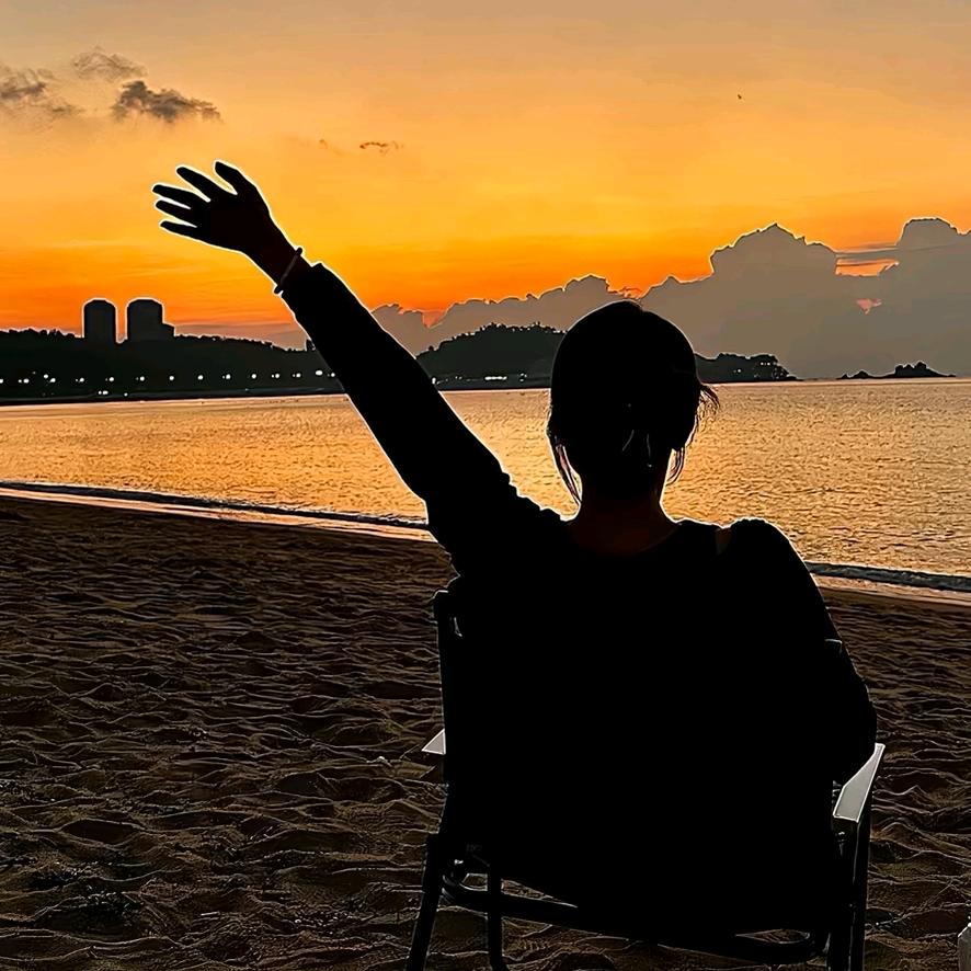 唱情歌的佳佳🕊