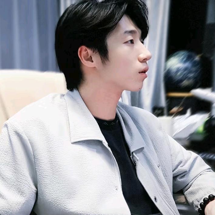 正宗劉小晴🎸🤘（搞摇汞中..）