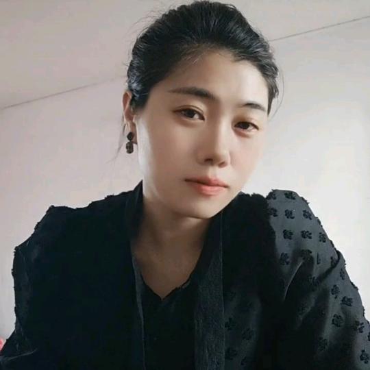 上高县芳芳轻奢服饰店