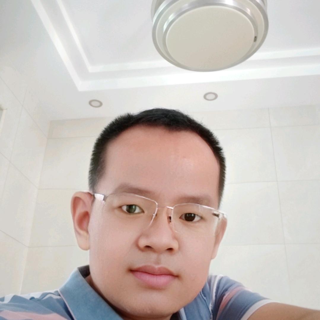 黄普君笑