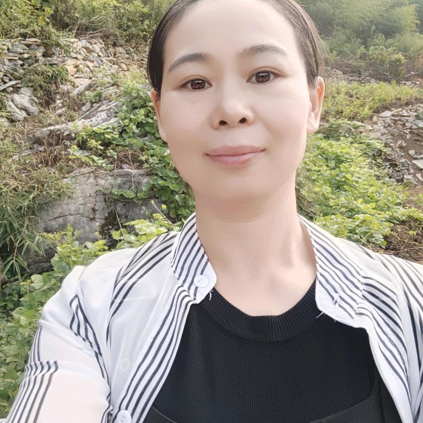 广西南宁皇菜轩门窗厂雷姐