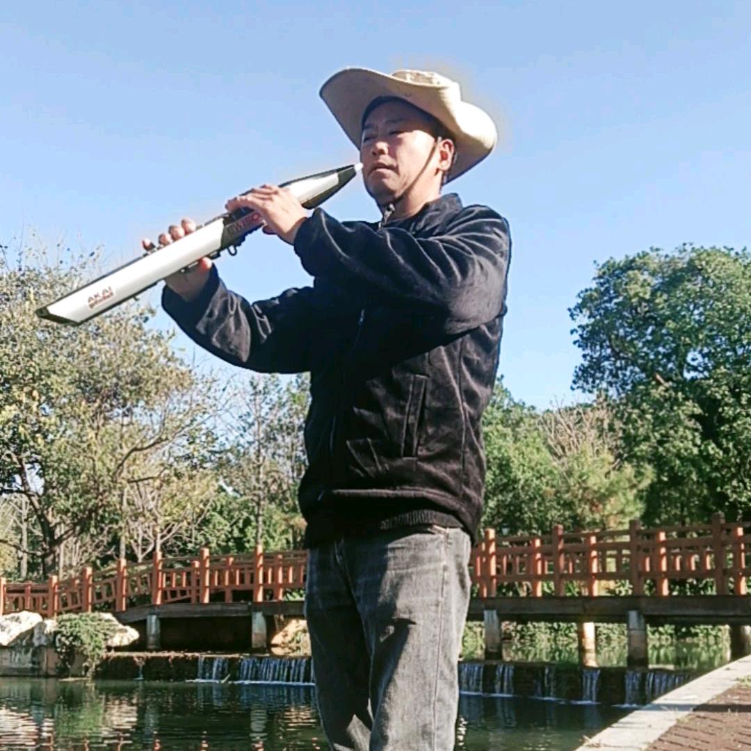 成云爱玩乐器，