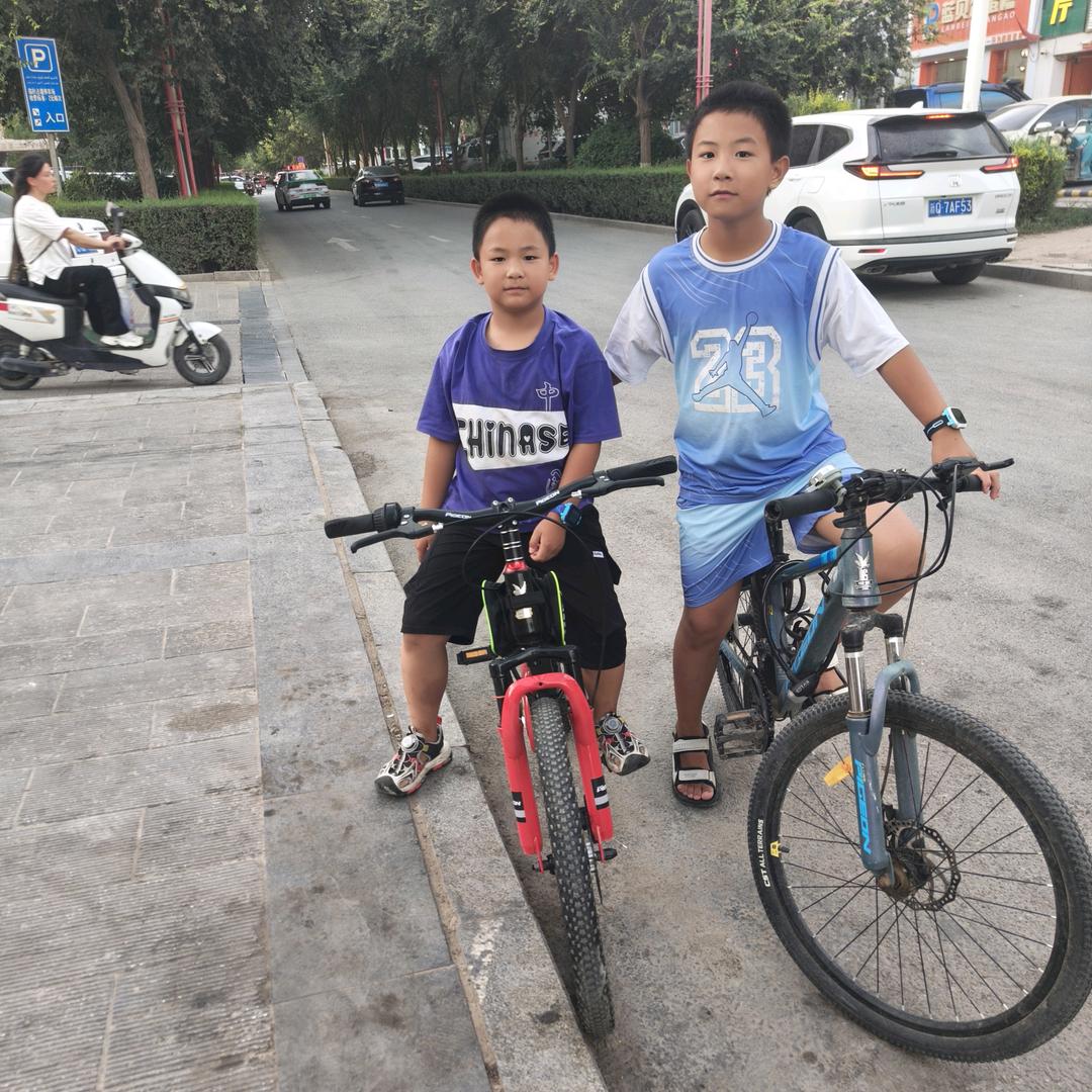 图木舒克小黄鸭童装