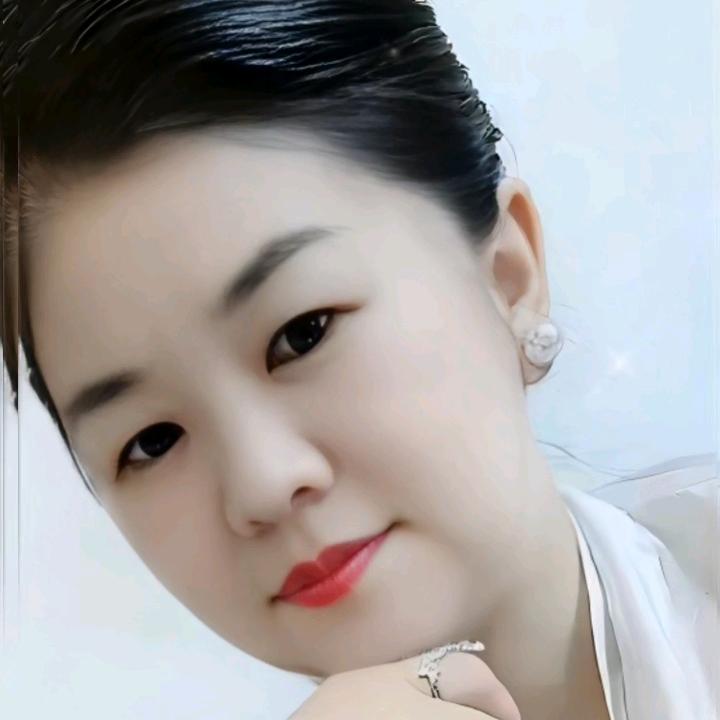 水汪汪的小龙女开心快乐每一天，