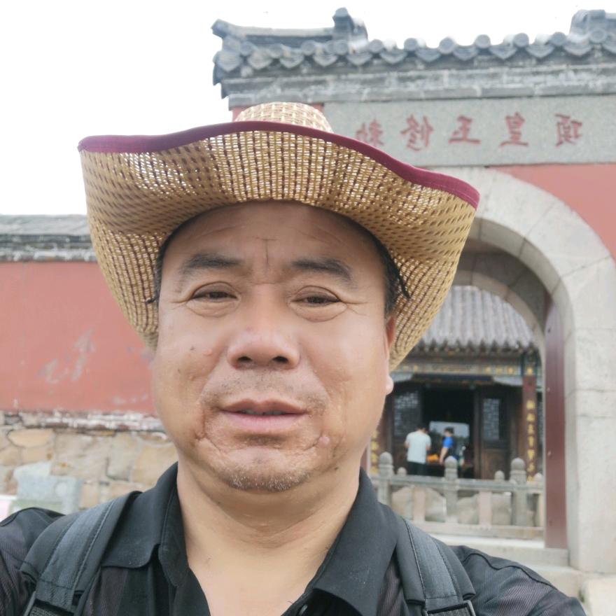 高价剪长头发，回收旧手机。