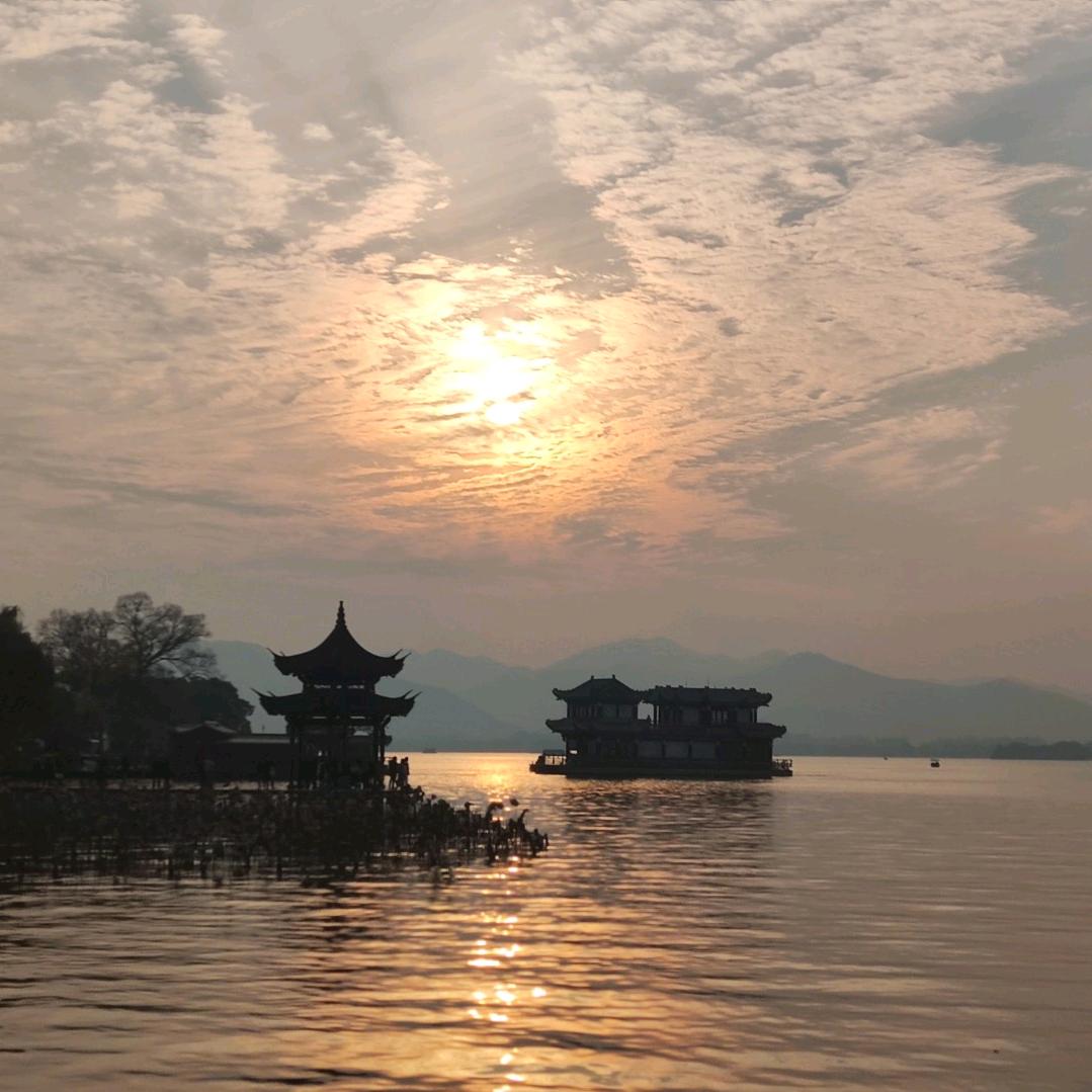 终不似少年游