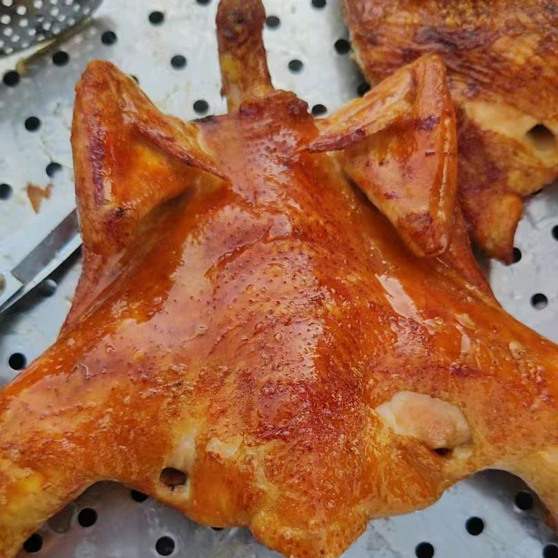 一只烤鸡