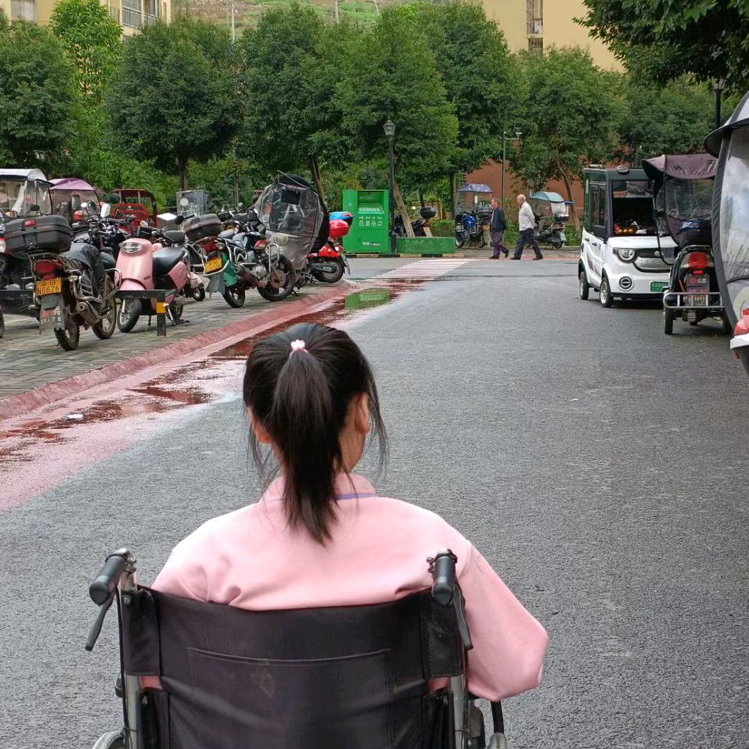 残疾小妹李淑妍。