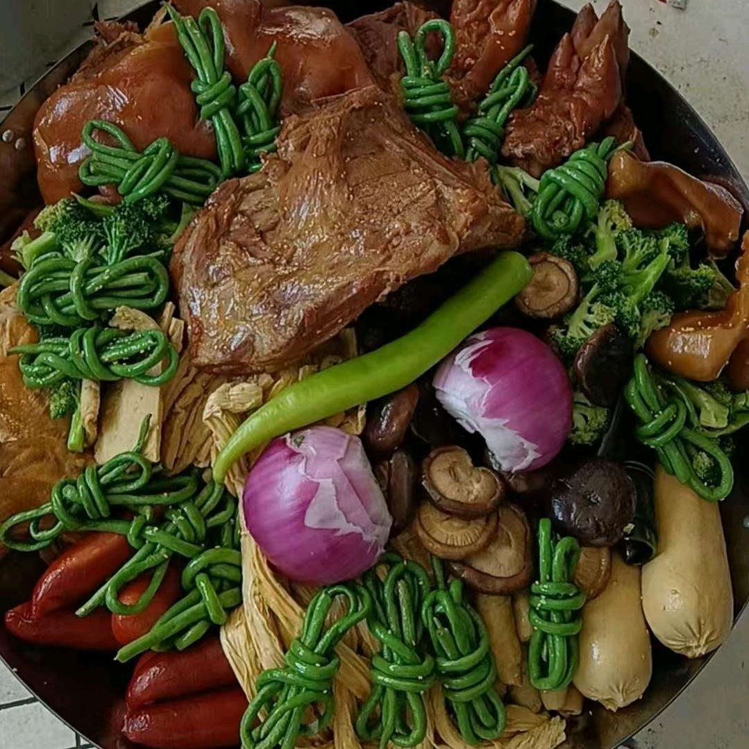 闫氏秘制卤肉烧饼