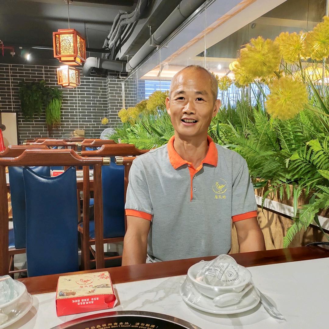 坑美尨头鸡养殖基地