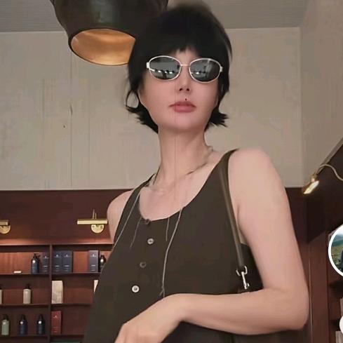 koko wang（女装直播小助理）