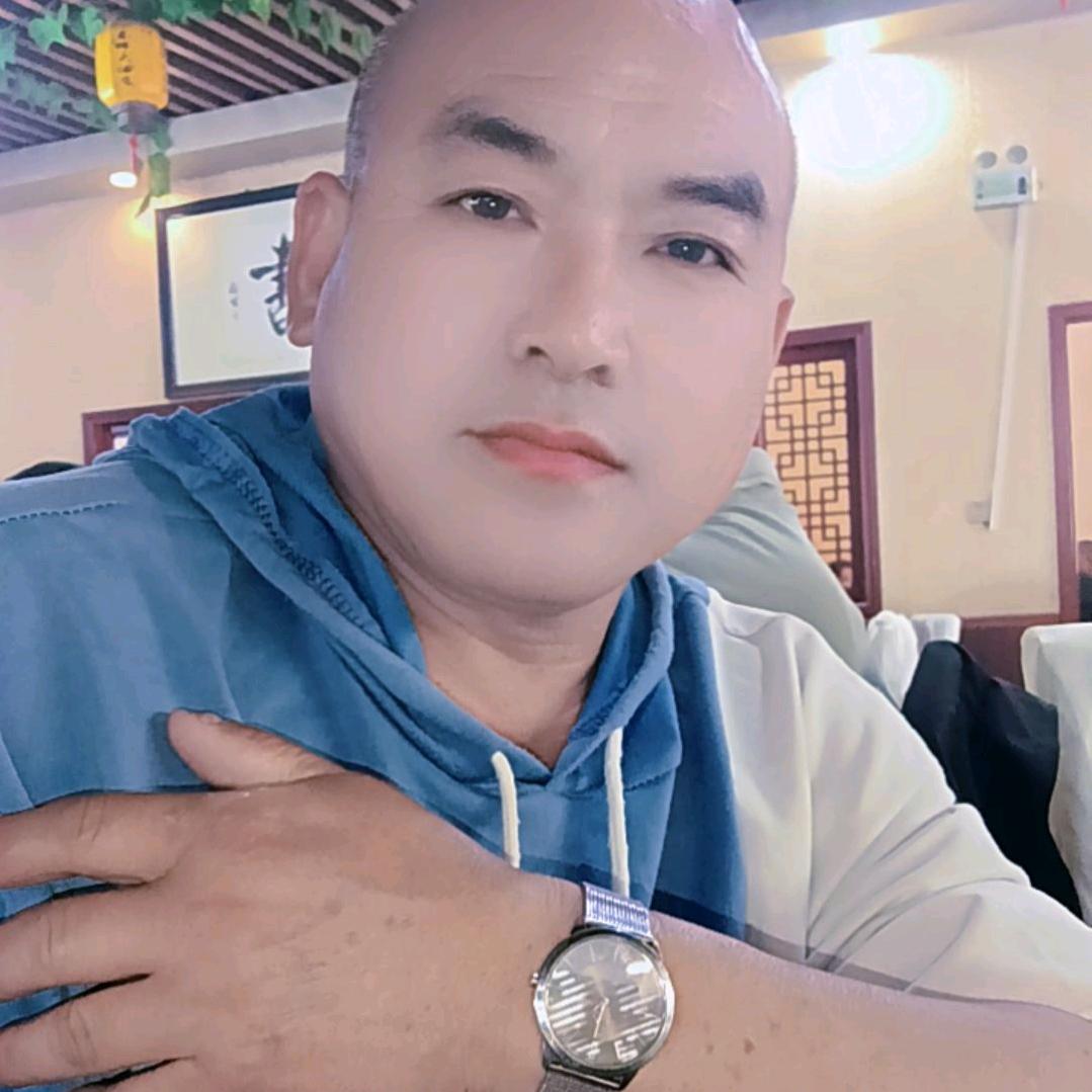 等待打伞的人