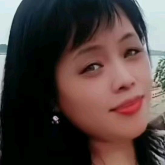 红苹果：容娣臻选阁晚上8点至11点开播