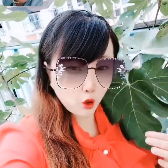 除了她，不进任何直播间。