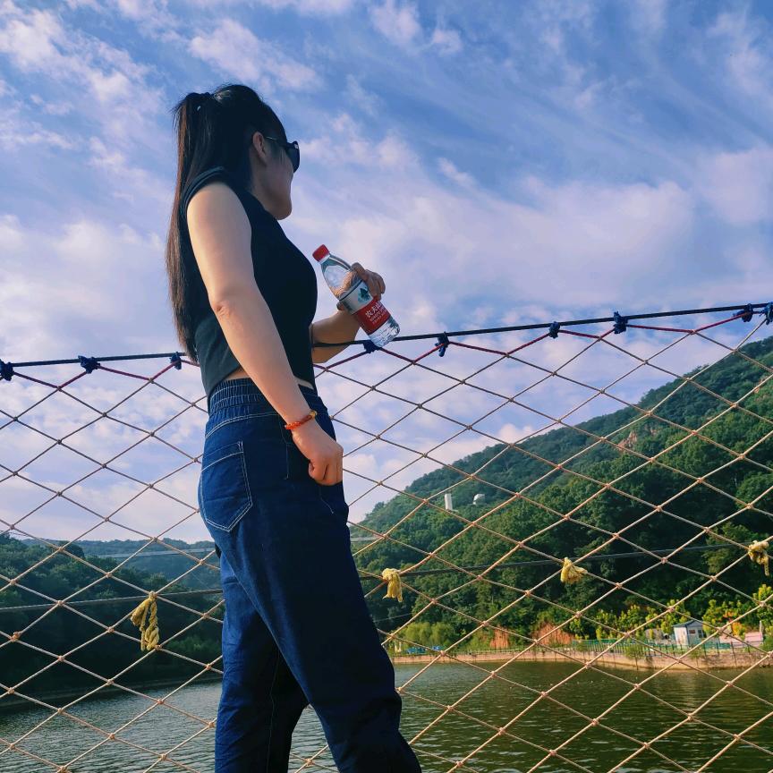 黑暗中的月亮🌙