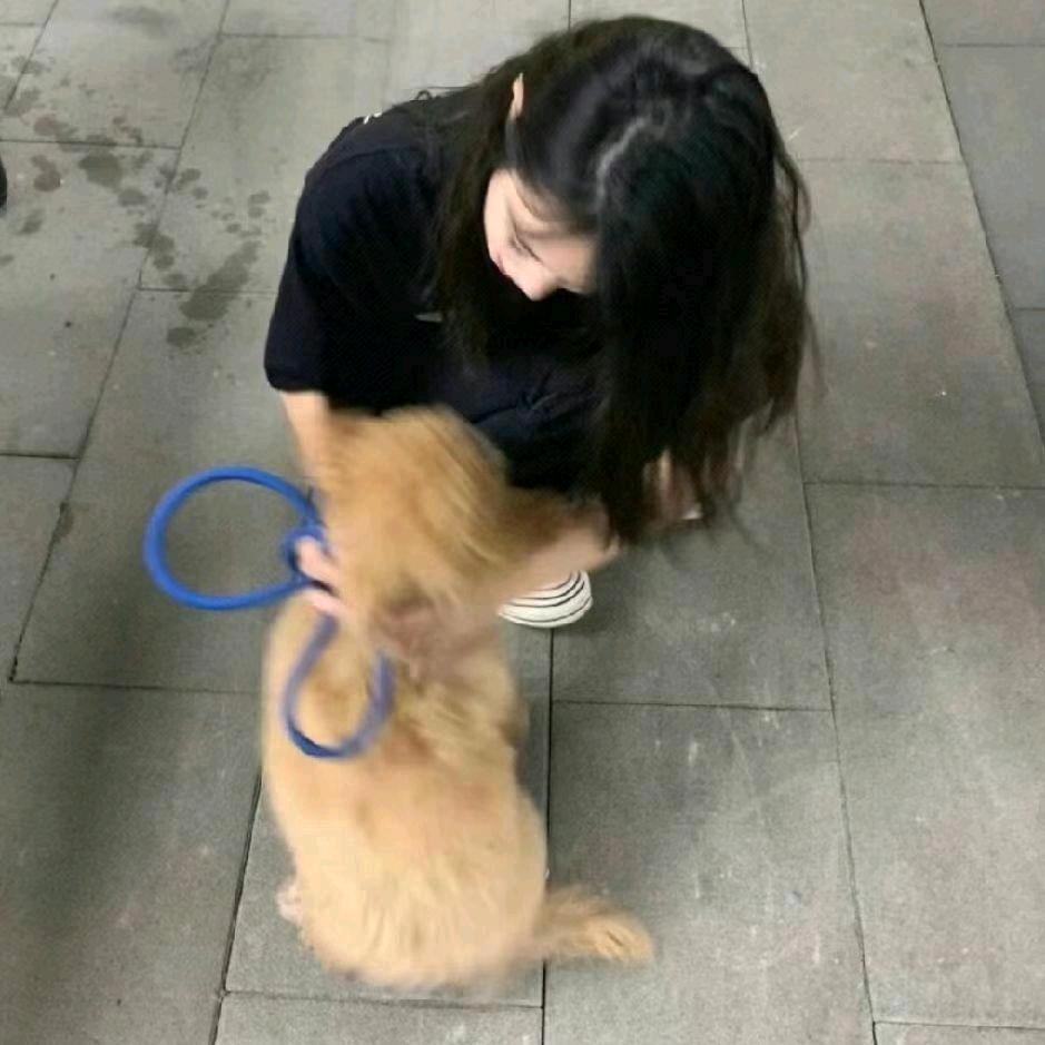 小i