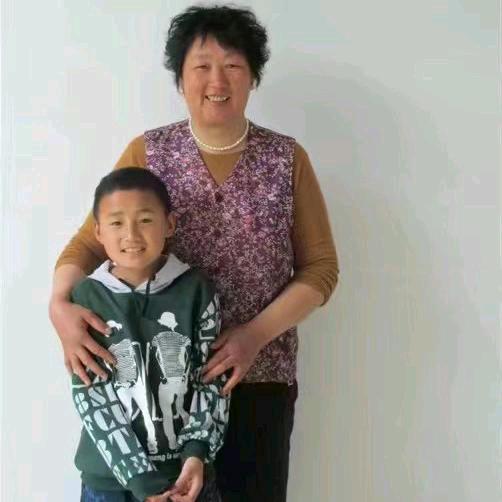 泉掌纸扎花圈吴关女