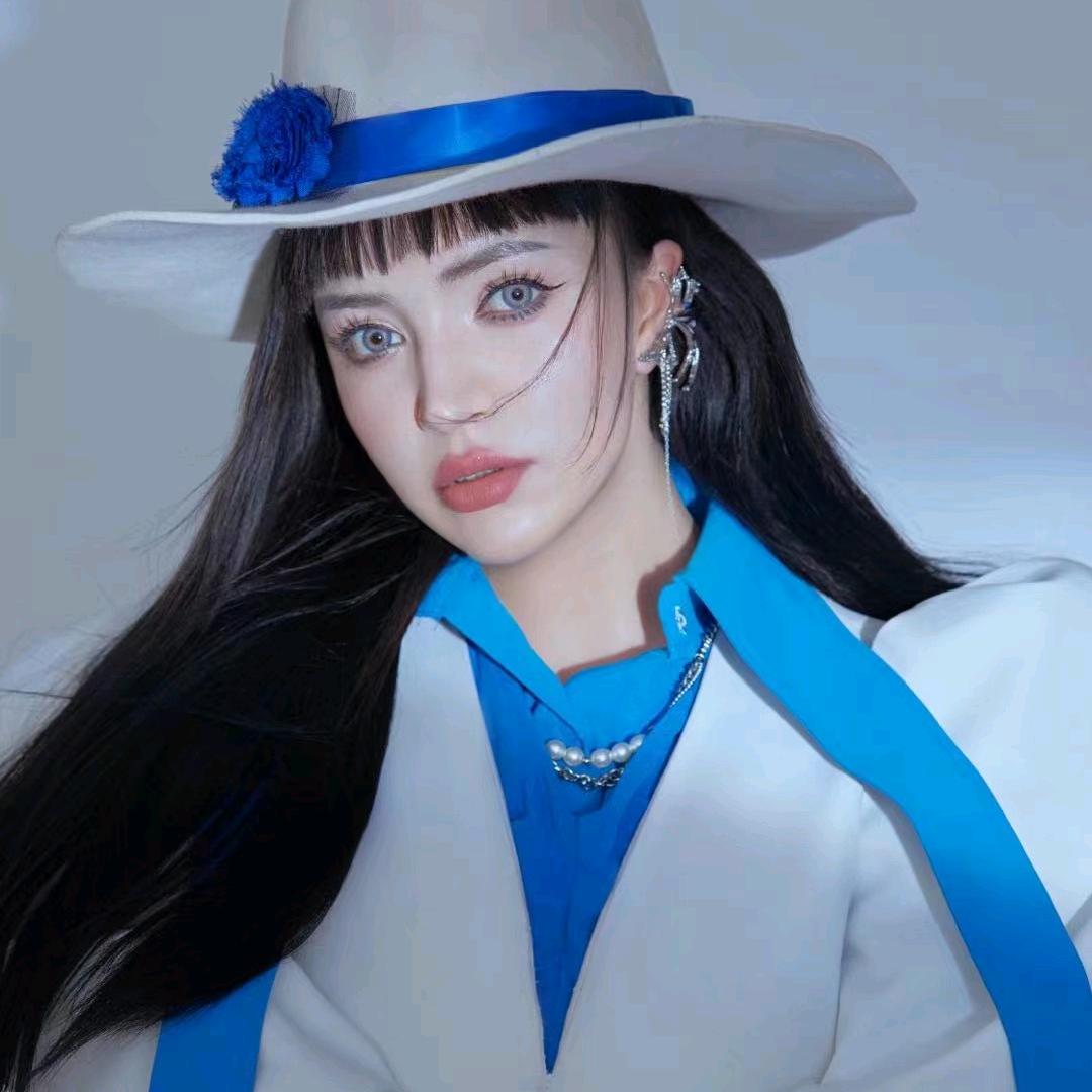 丁小姐爱化妆