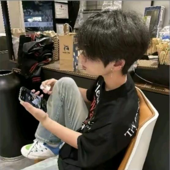 丑到走路被人网暴