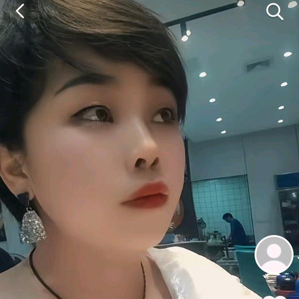 慧慧、（贵州野菜火锅米豆腐郑坂南里72）