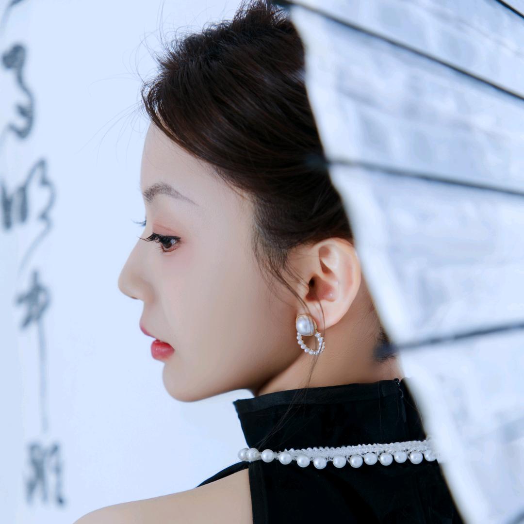 吴难忘。