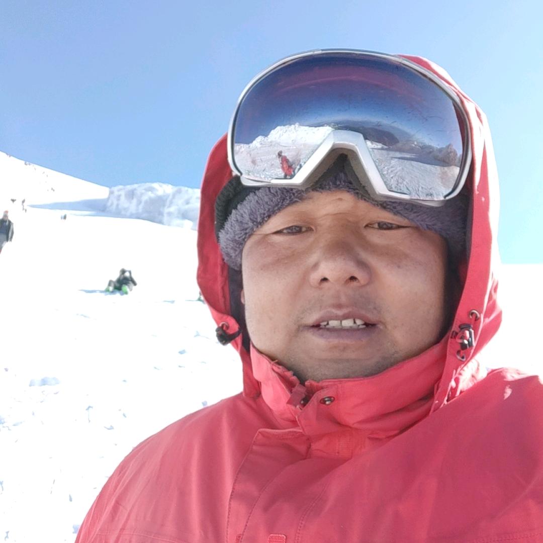 哈巴雪山领队。勇攀探险俱乐部