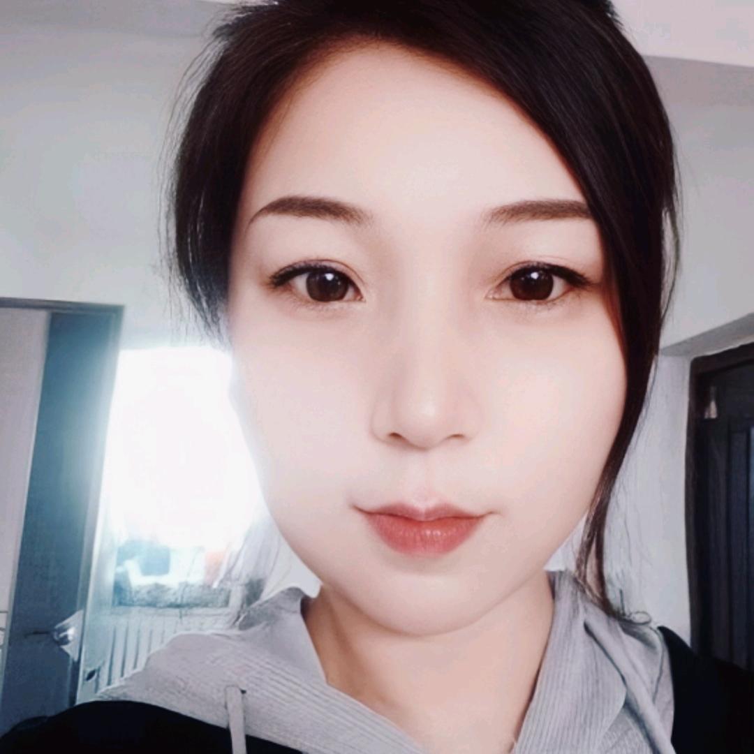 游泳的柯基
