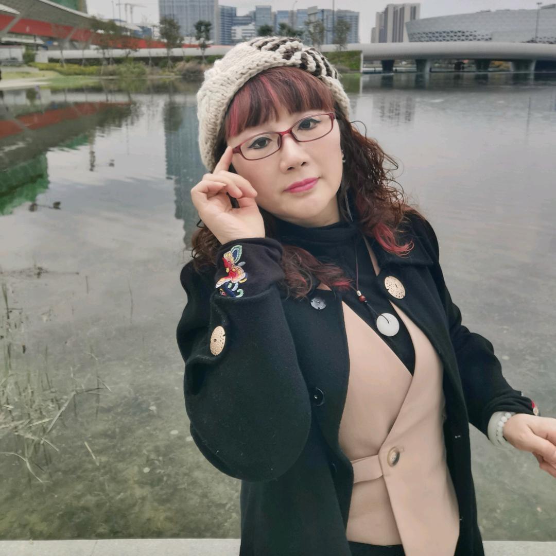 钟燚科技美容