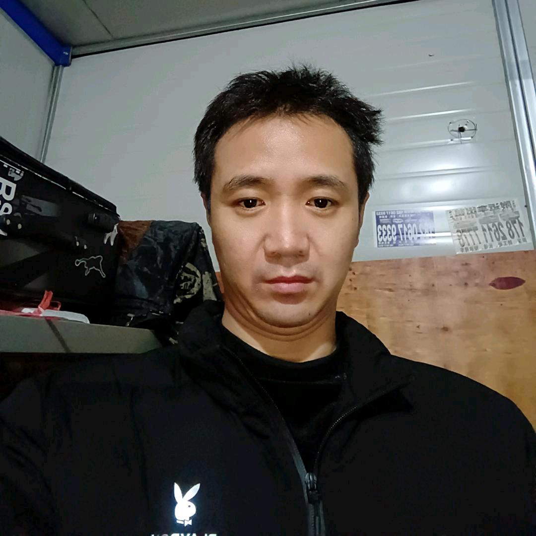 雄鹰展翅