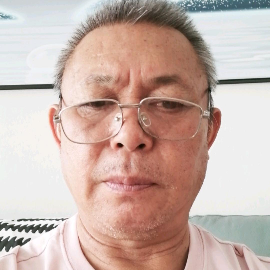 何俊平