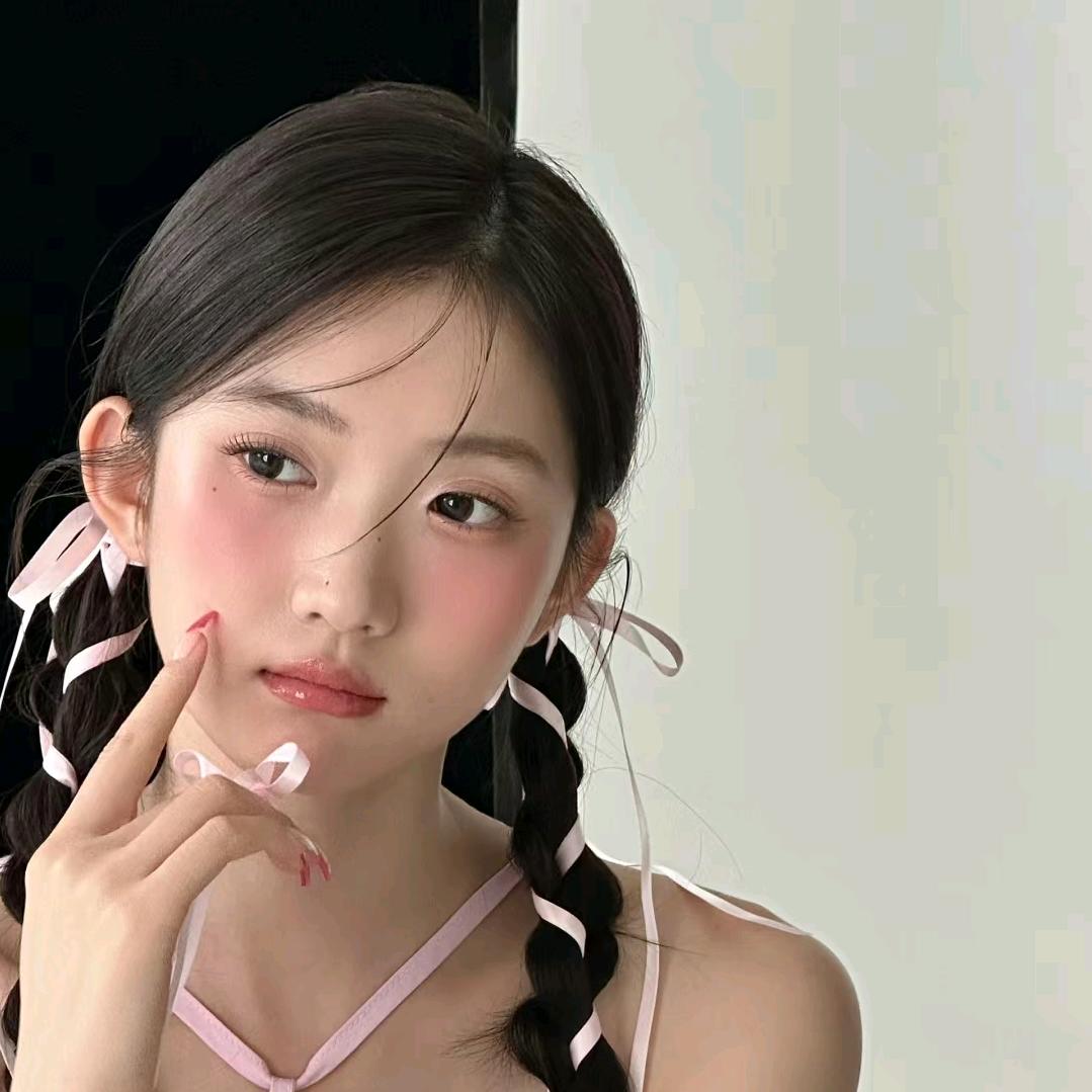 舞蹈鲜丽的丫丫