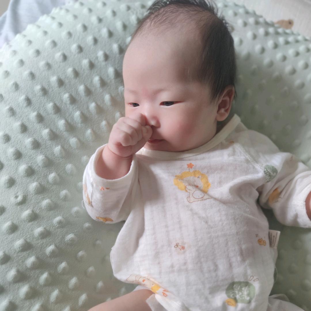 伸手摘棉花