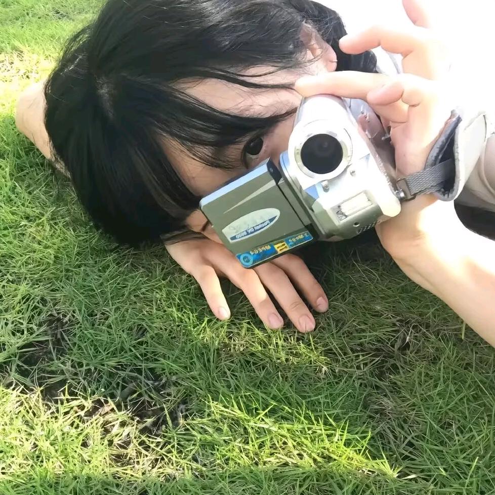 槿是池中槿🌿