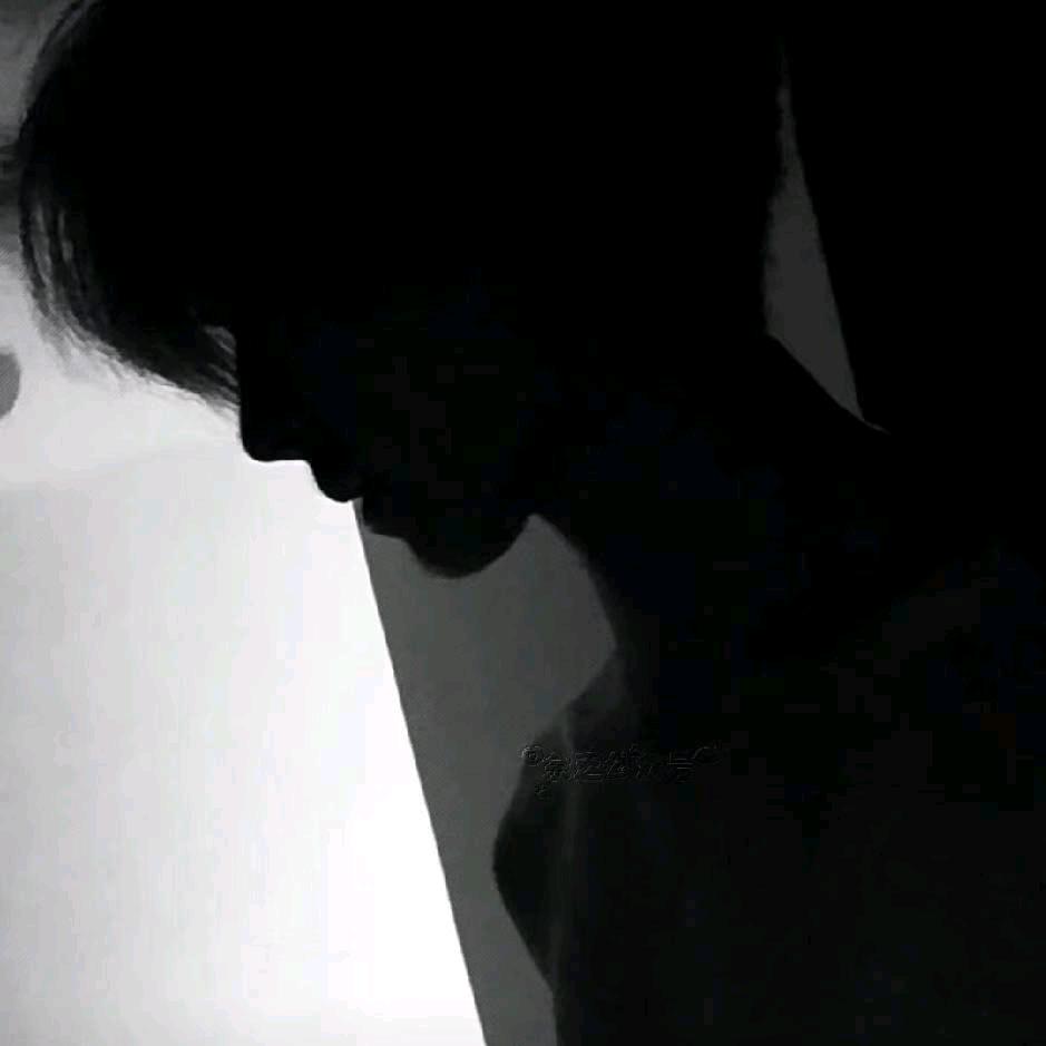 心     冷