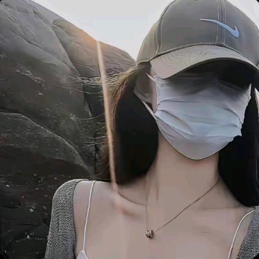 ▪