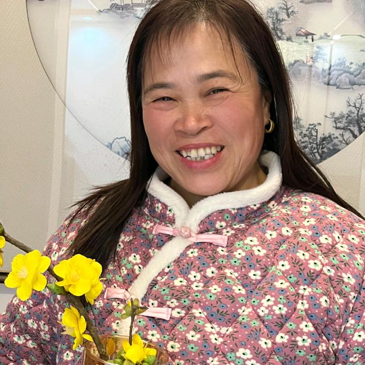 爱唱歌的荣大姐