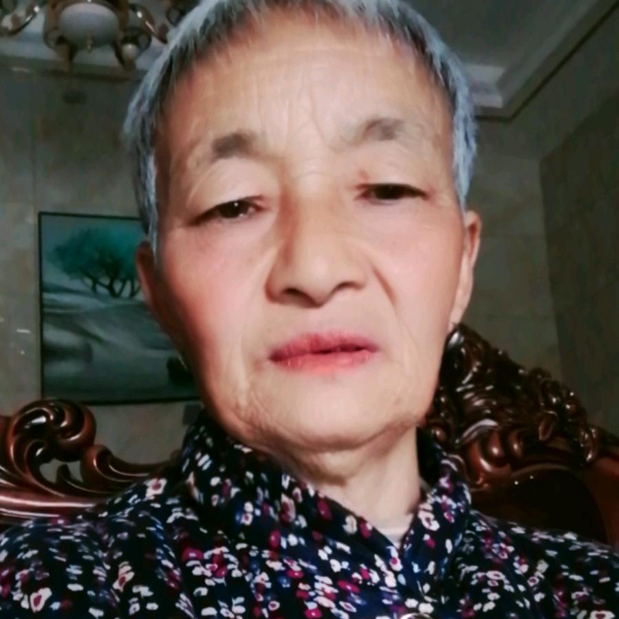 可爱的婆婆