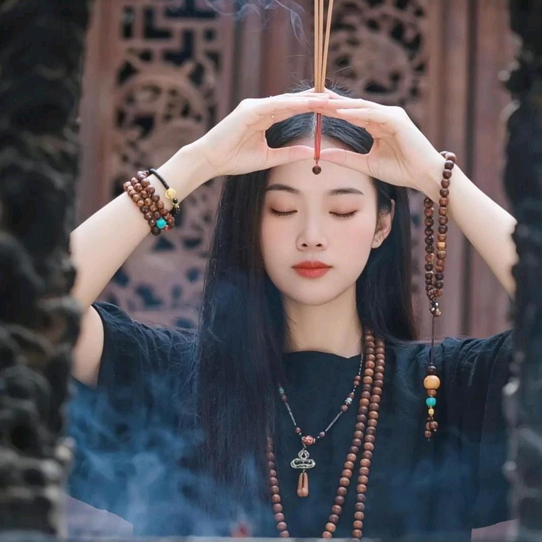 🥀回想往事的阿香《橱窗新品有好货。》